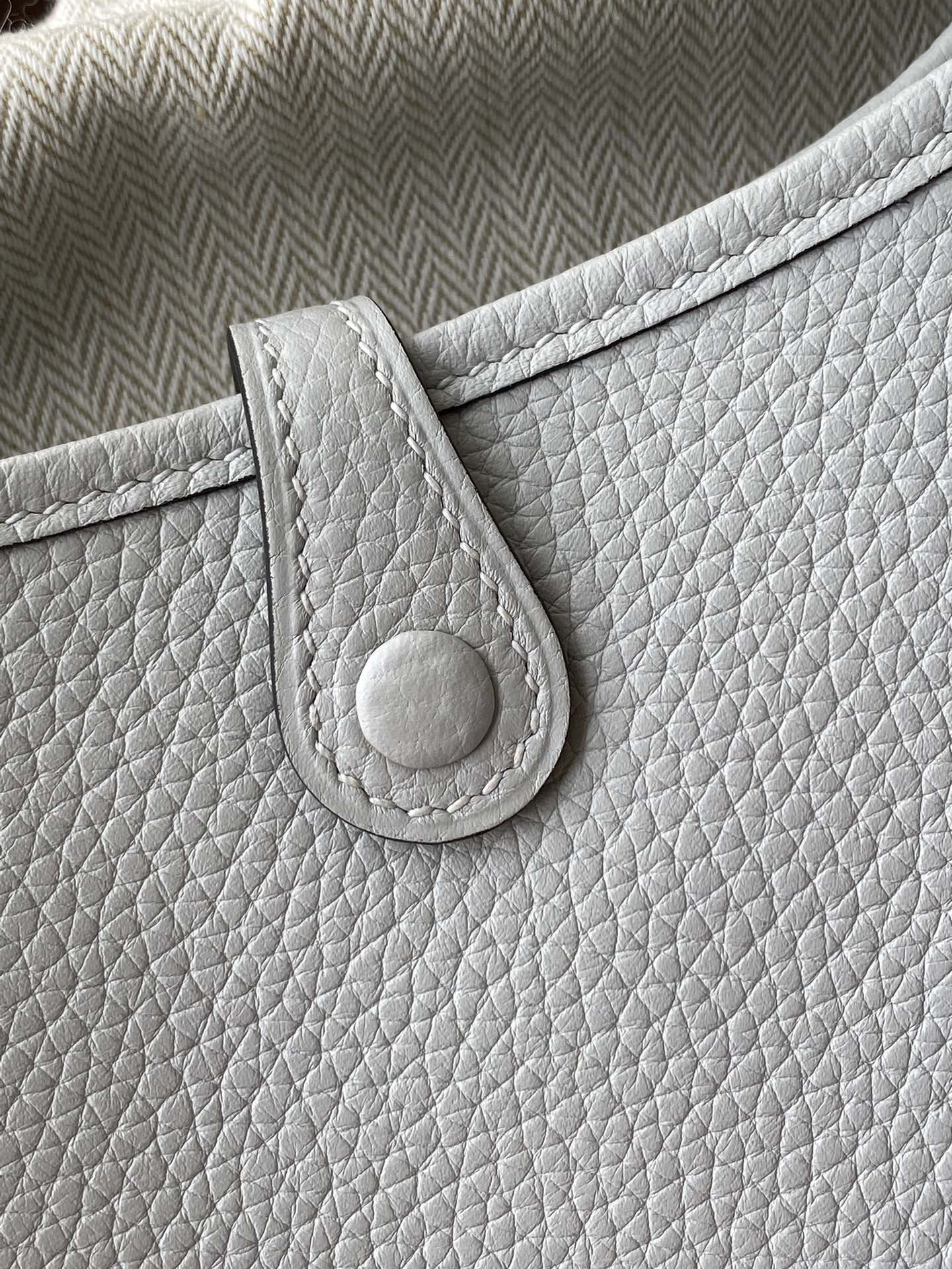 Hermès Evelyne TPM Clemence Leather Crossbody Bag - Light Grey