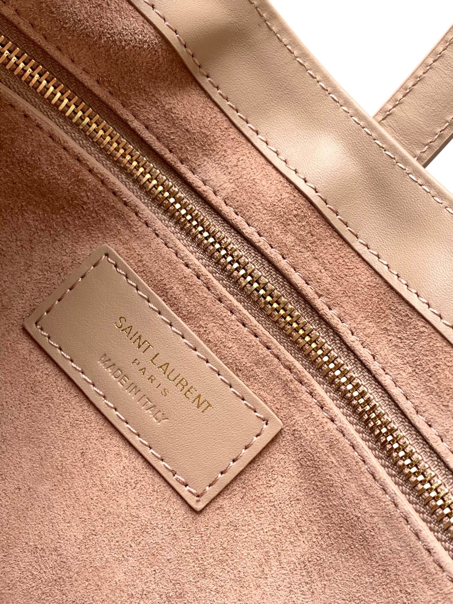 Saint Laurent LE 5 À 7 Hobo Bag in Smooth Leather - Nude Beige