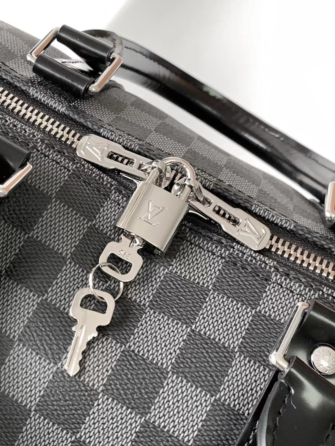 Luxury Damier Graphite Checkered Duffle Travel Bag - Black & Grey Large Weekender