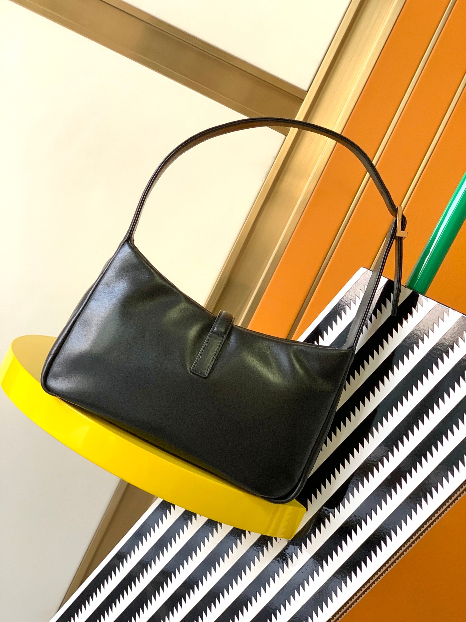 Saint Laurent Le 5 à 7 Hobo Bag in Smooth Leather - Black