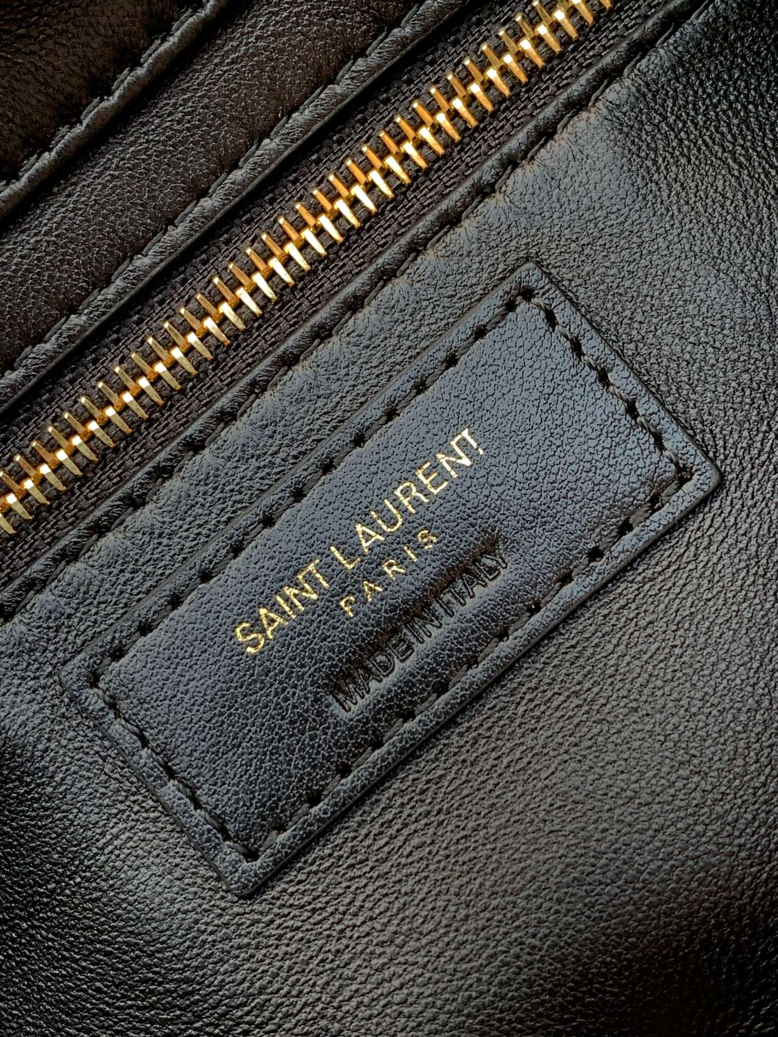 Saint Laurent Le 5 à 7 Hobo Bag in Smooth Leather - Black