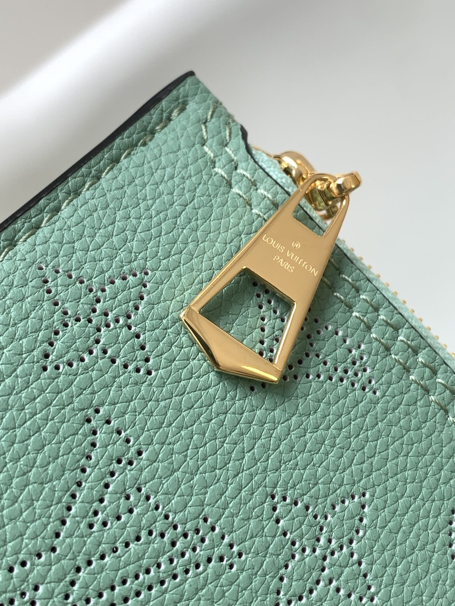 Louis Vuitton Hina PM Mahina Leather Handbag - Vert Lagon