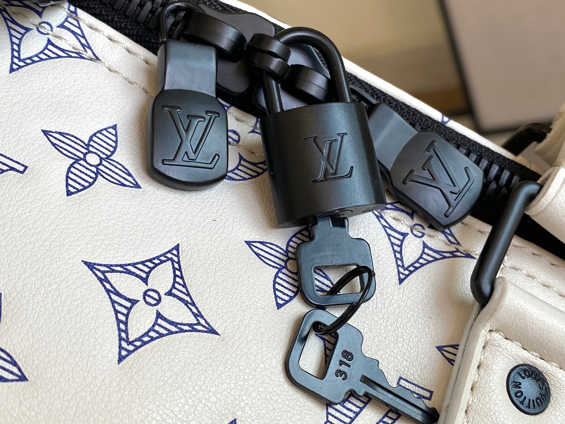 Louis Vuitton Keepall Bandoulière 50 Monogram White/Grey Duffle Bag
