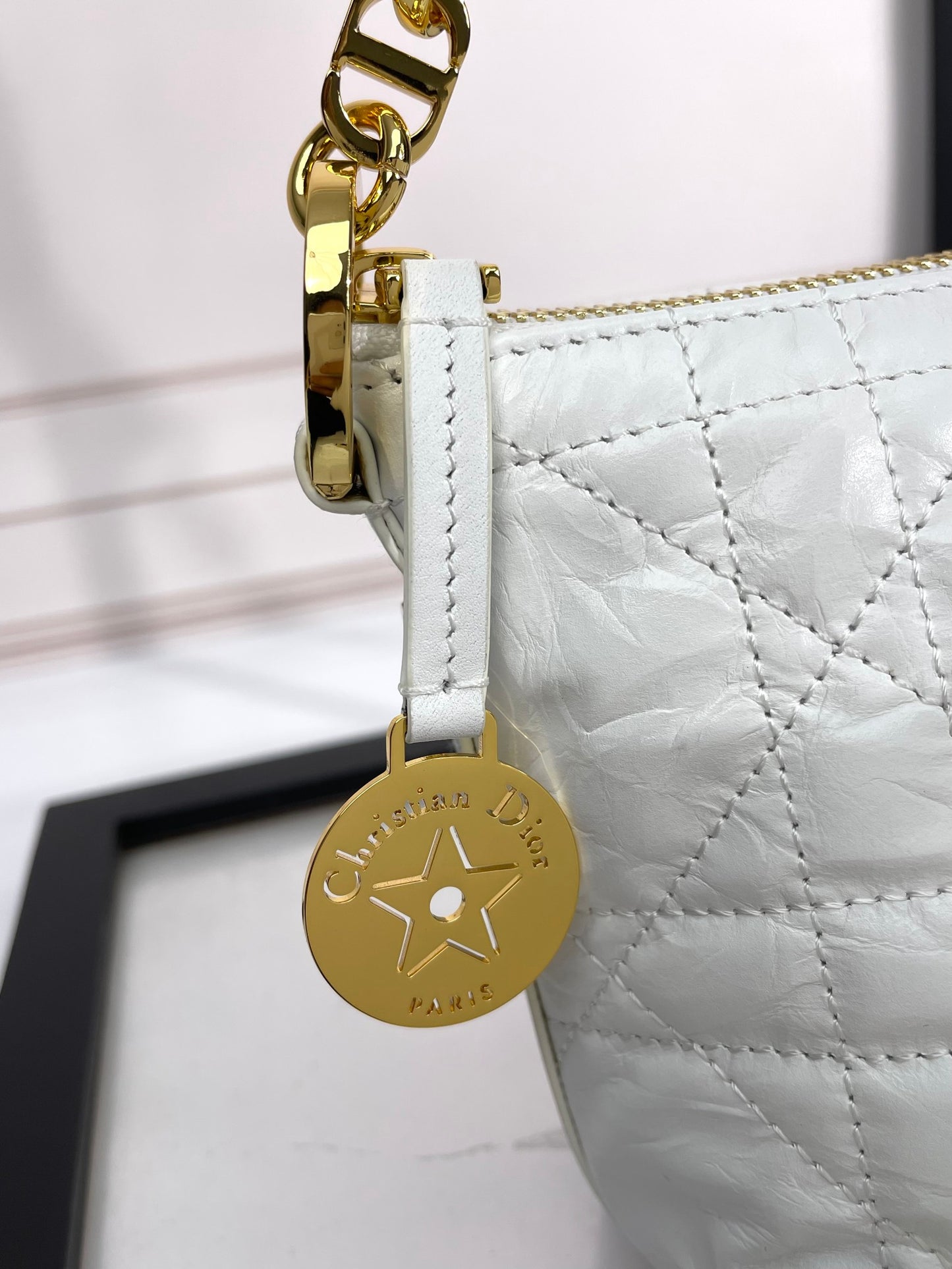 Elegant White Quilted Shoulder Bag with Gold-Tone Chain Strap - Chic Hobo Style