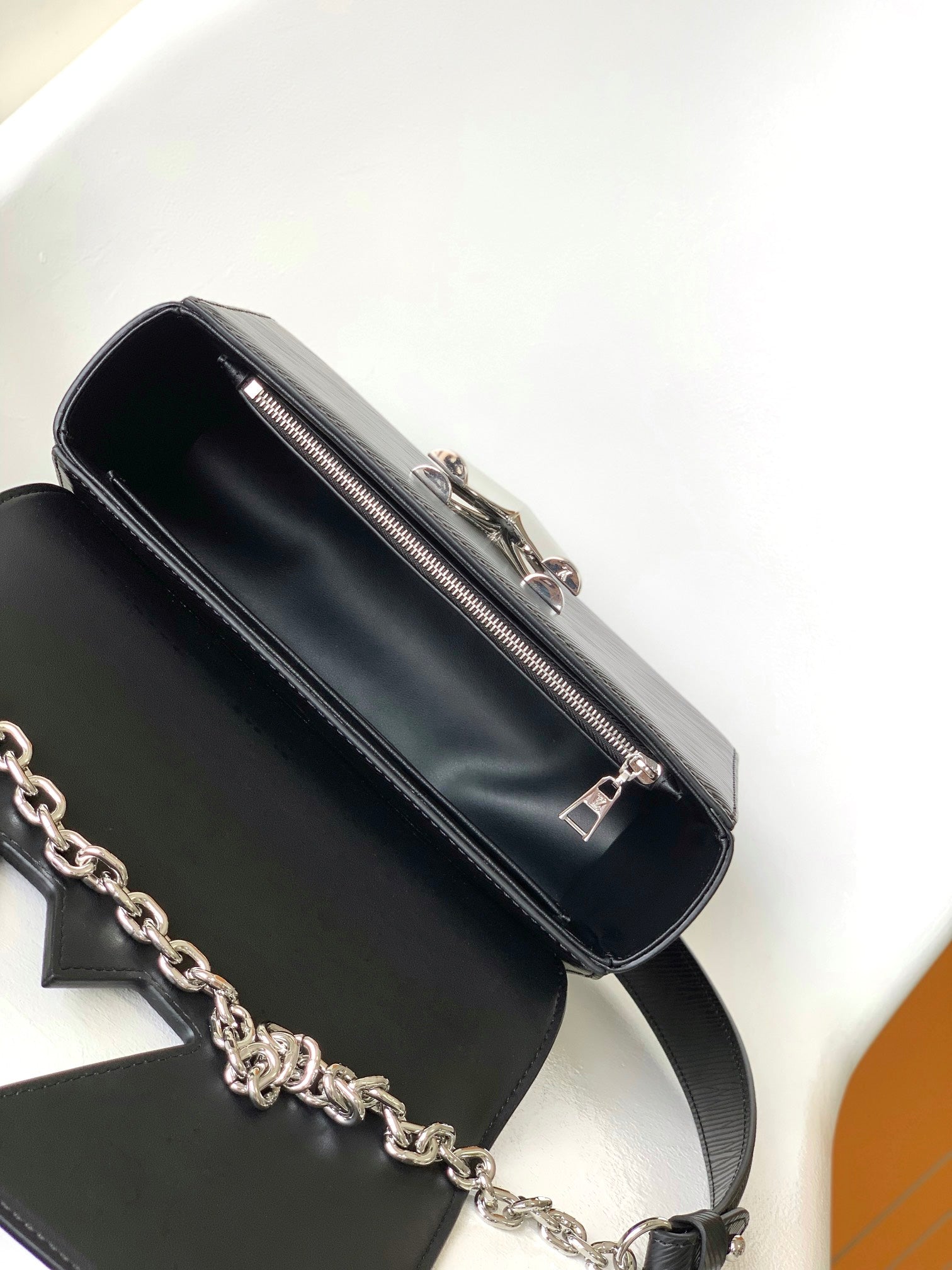 Louis Vuitton Twist MM Epi Leather Handbag - Noir with Silver Hardware