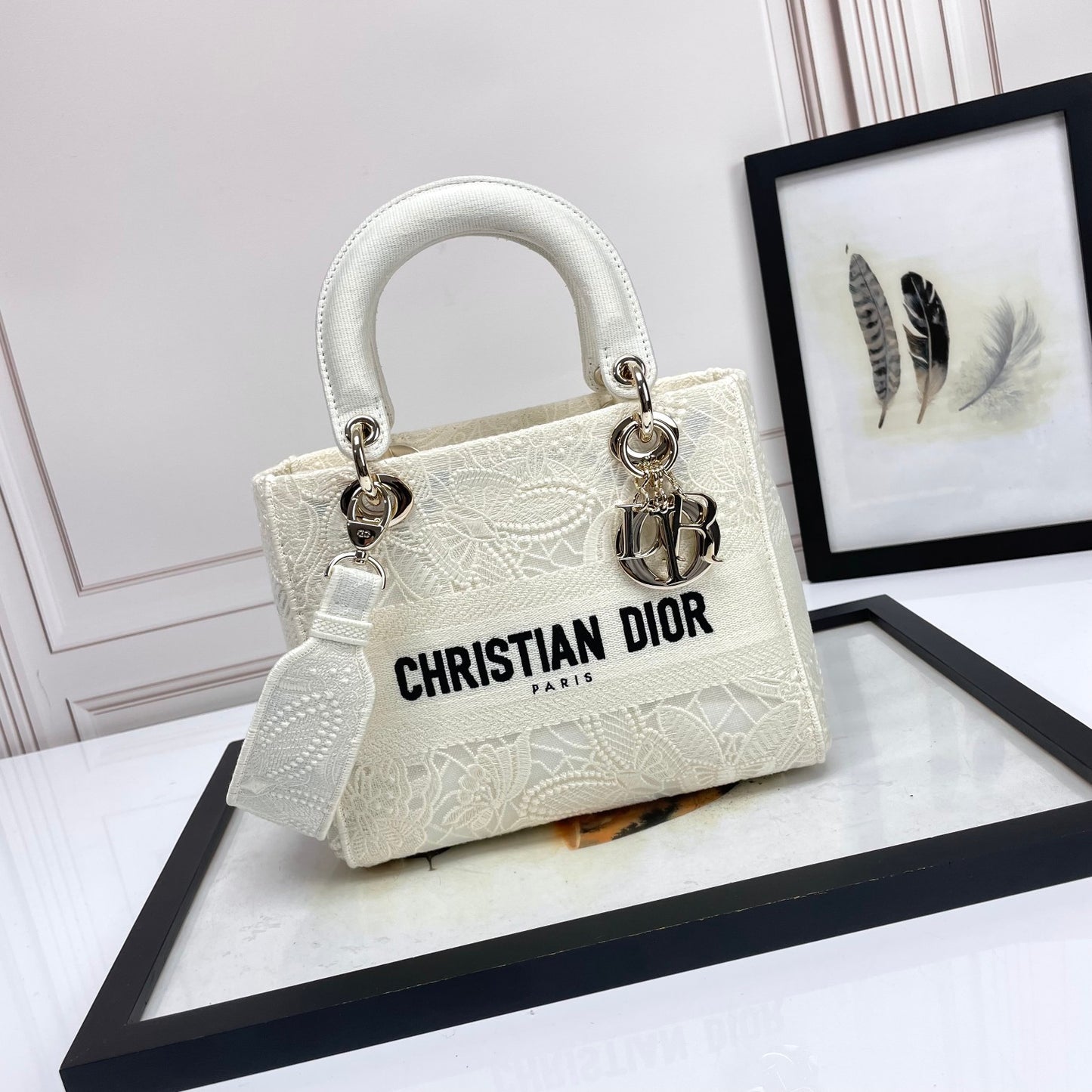Christian Dior White Embroidered Medium Lady D-Lite Bag