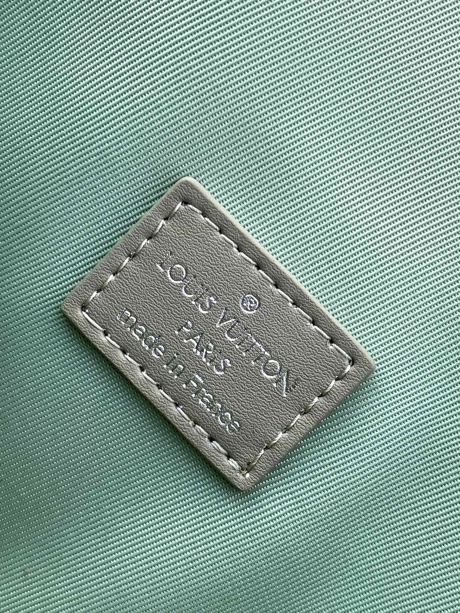 Louis Vuitton Monogram Gradient Steamer Wearable Wallet - Grey/Black