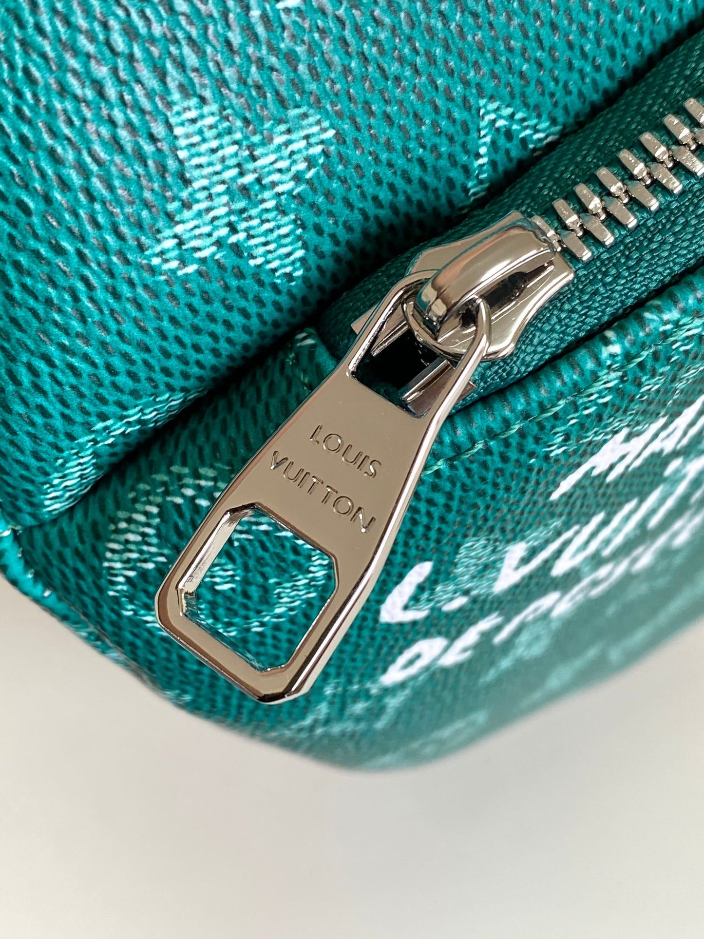 Louis Vuitton Discovery Bumbag Monogram Heritage Green