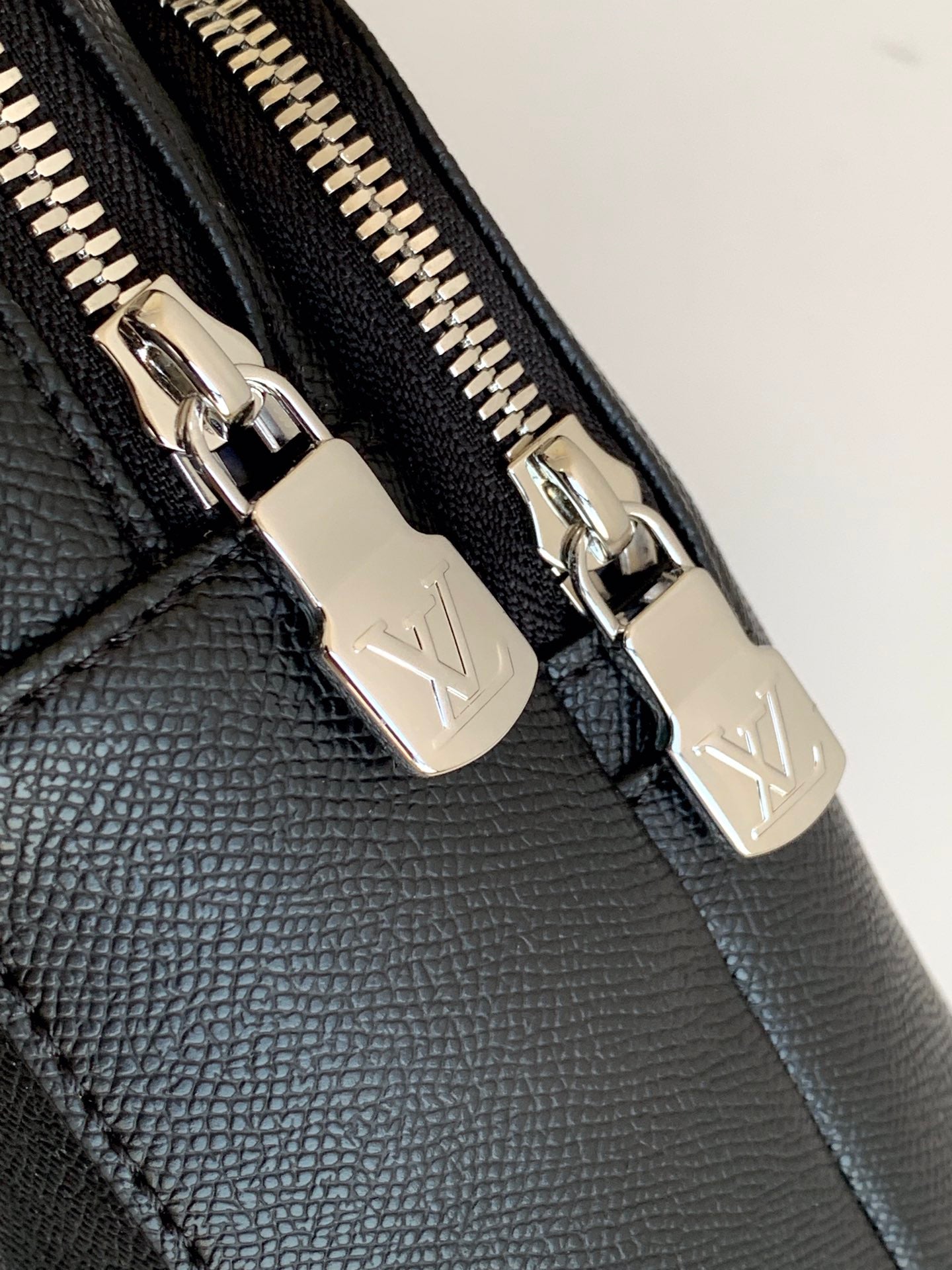 Louis Vuitton Avenue Sling Bag Black Taiga Leather Crossbody