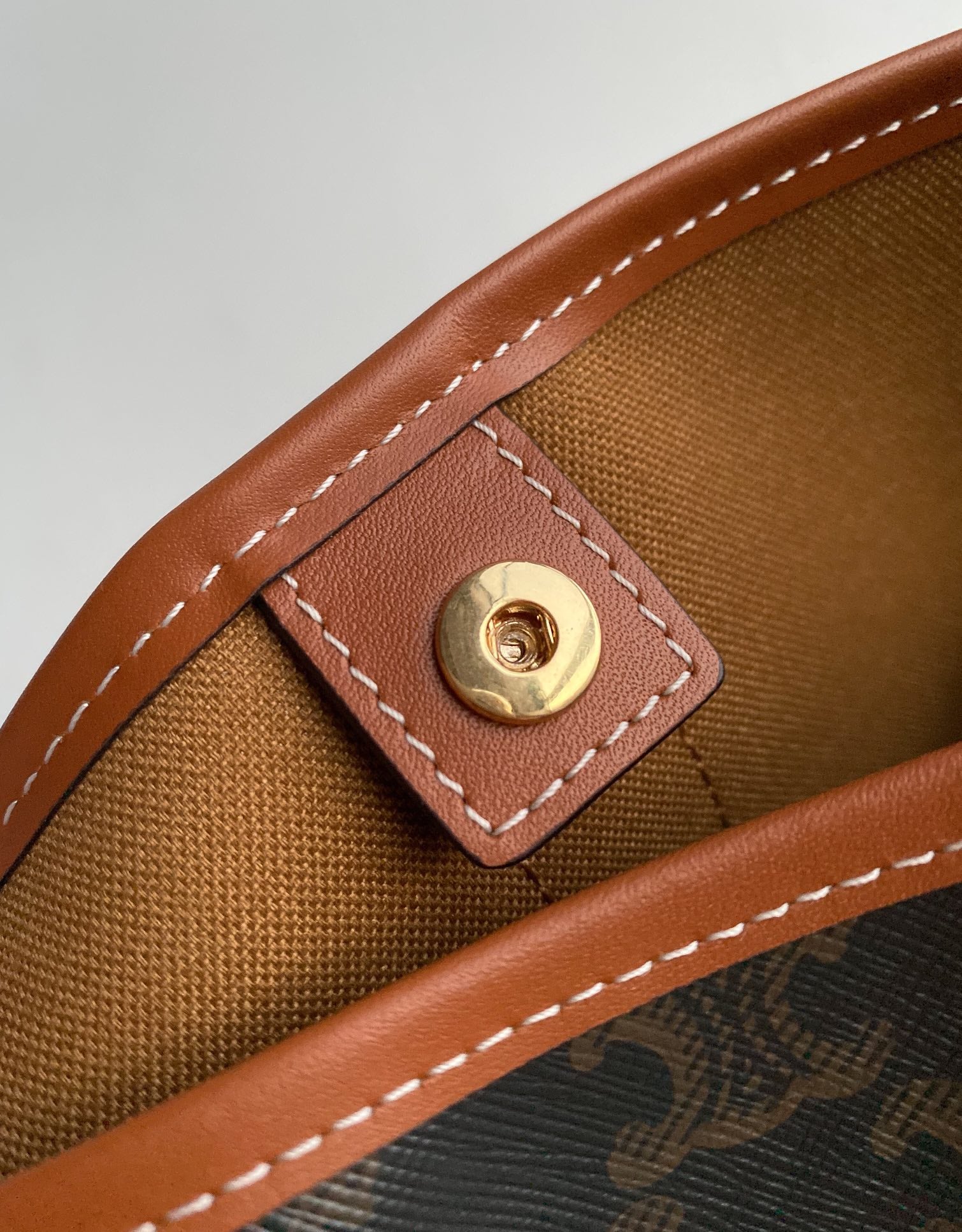 Celine Small Bucket Bag in Triomphe Canvas and Calfskin - Tan