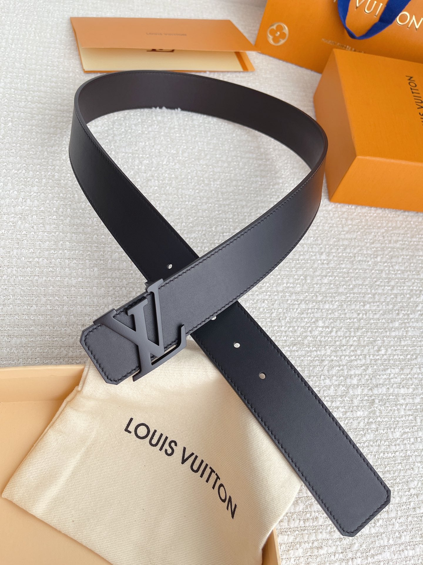 Louis Vuitton LV Initiales 40mm Matte Black Buckle Men's Belt - Black Leather Luxury Designer Belt