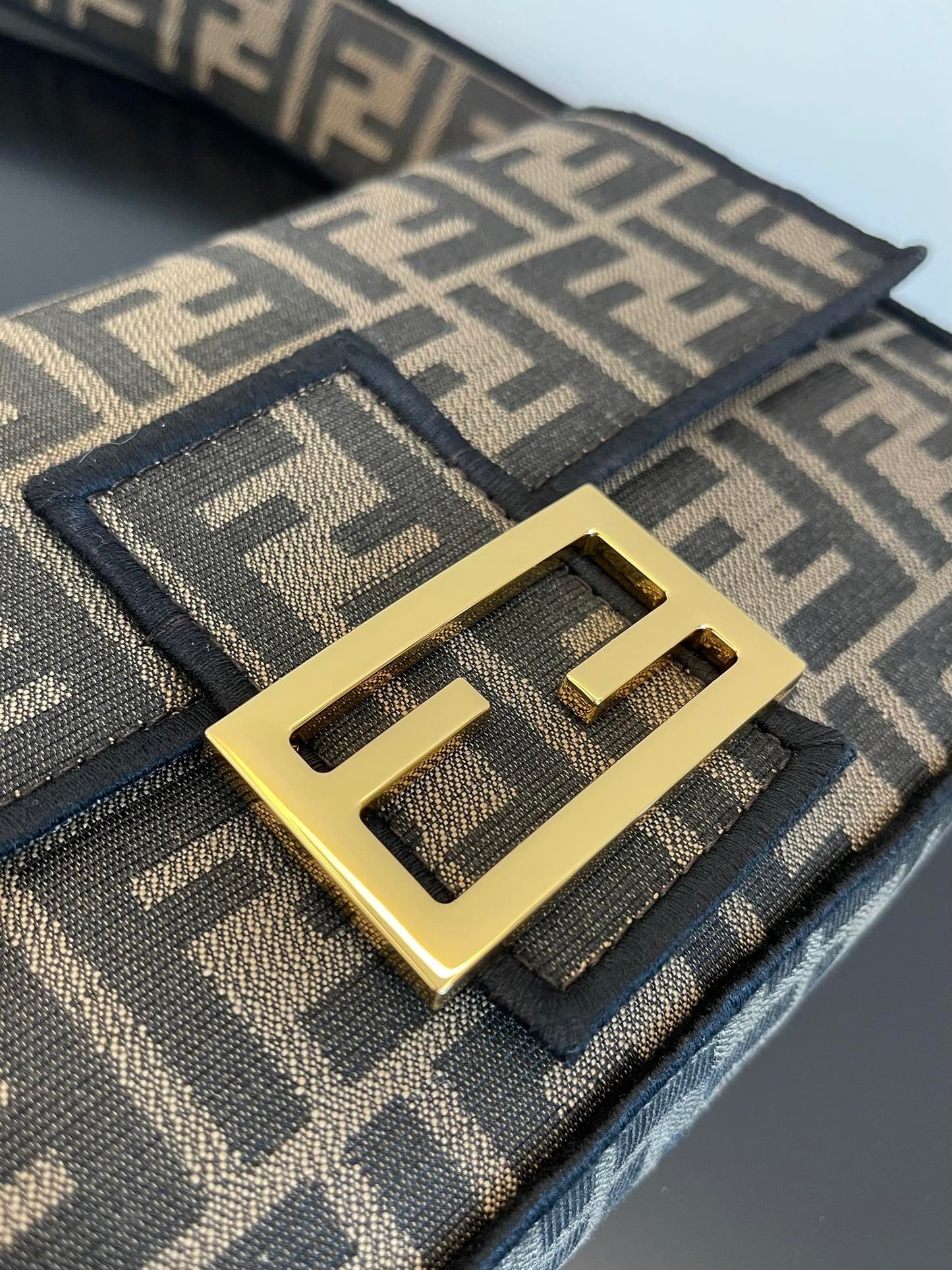 Fendi Baguette FF Monogram Canvas Shoulder Bag - Brown/Black