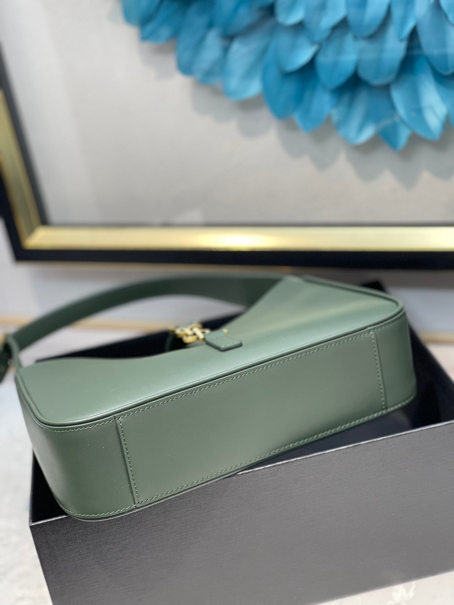 Saint Laurent Le 5 à 7 Hobo Bag in Smooth Leather - Forest Green