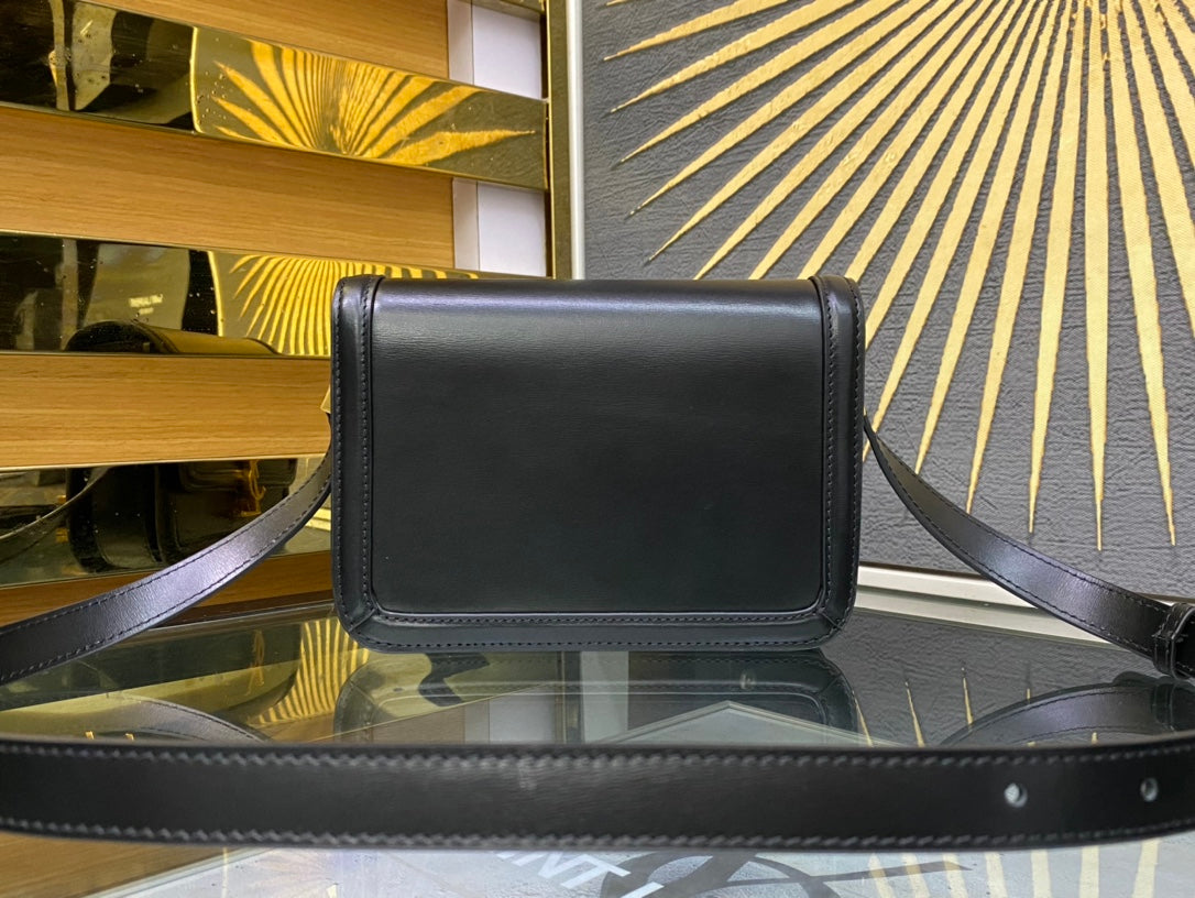 Saint Laurent Solferino Medium Shoulder Bag in Smooth Leather - Black