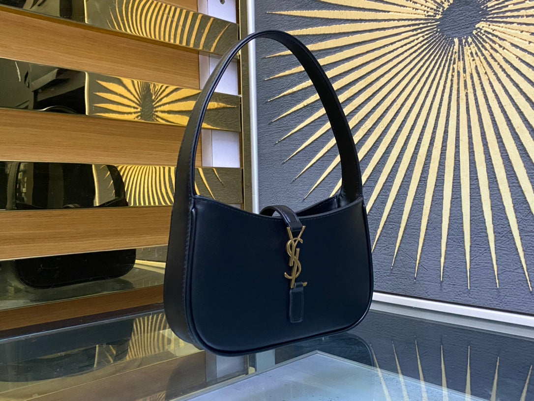 Saint Laurent Le 5 à 7 Small Hobo Bag in Smooth Leather - Black