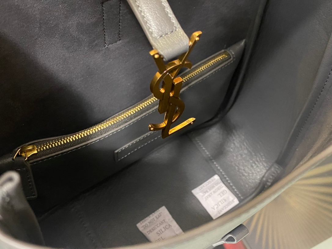 Saint Laurent Le 5 à 7 Large Hobo Bag in Smooth Navy Leather