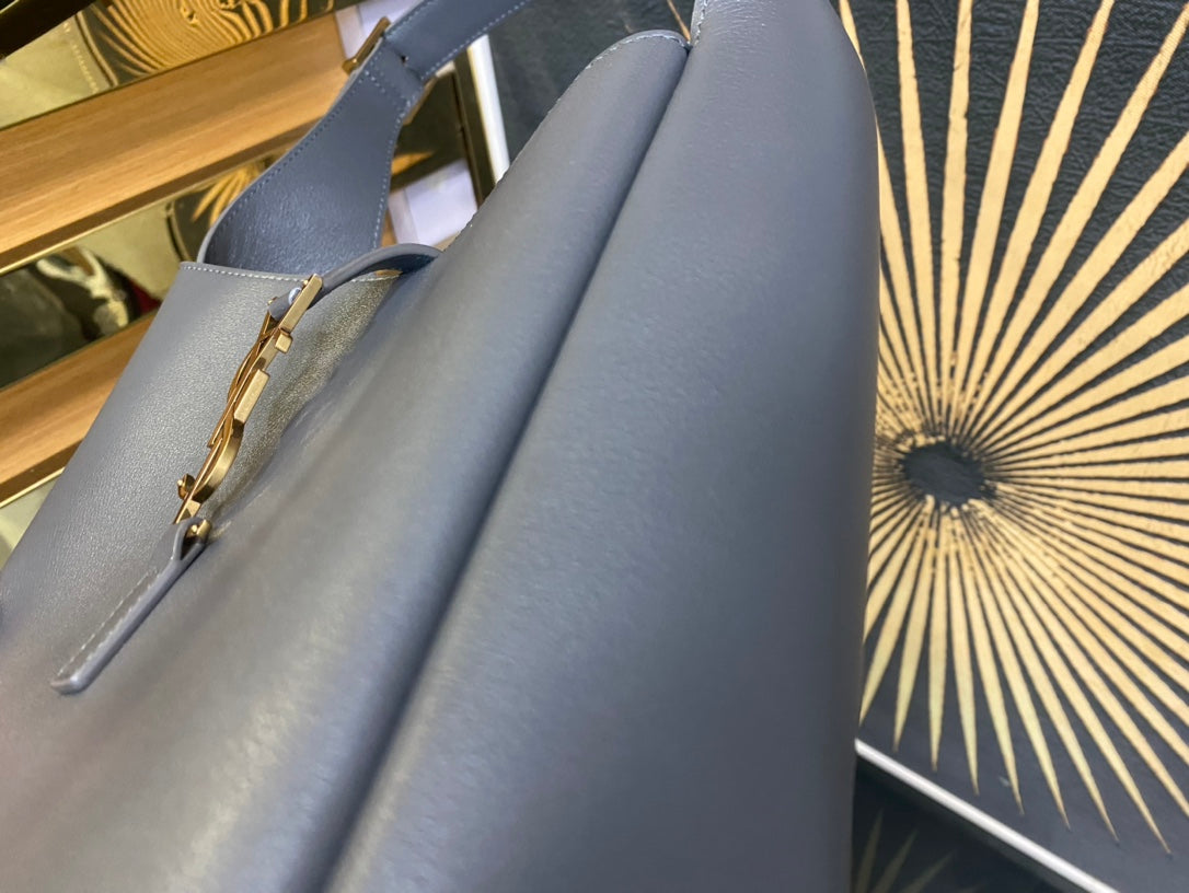 Saint Laurent Le 5 à 7 Large Hobo Bag in Smooth Navy Leather