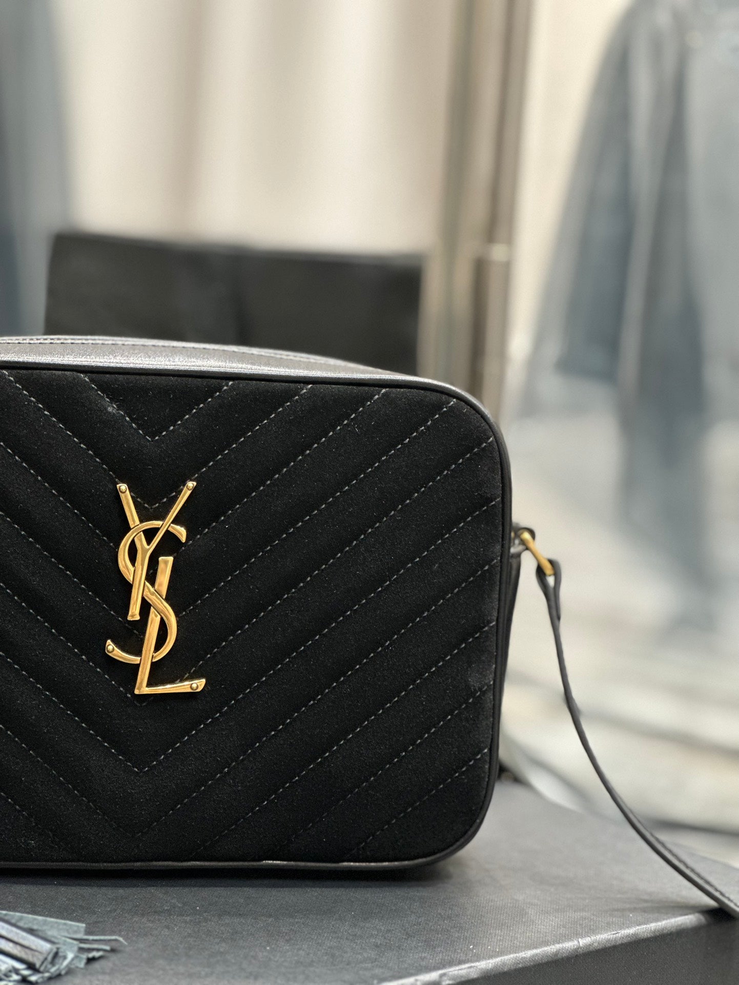 Saint Laurent Lou Medium Camera Bag in Quilted Leather - Black Gold