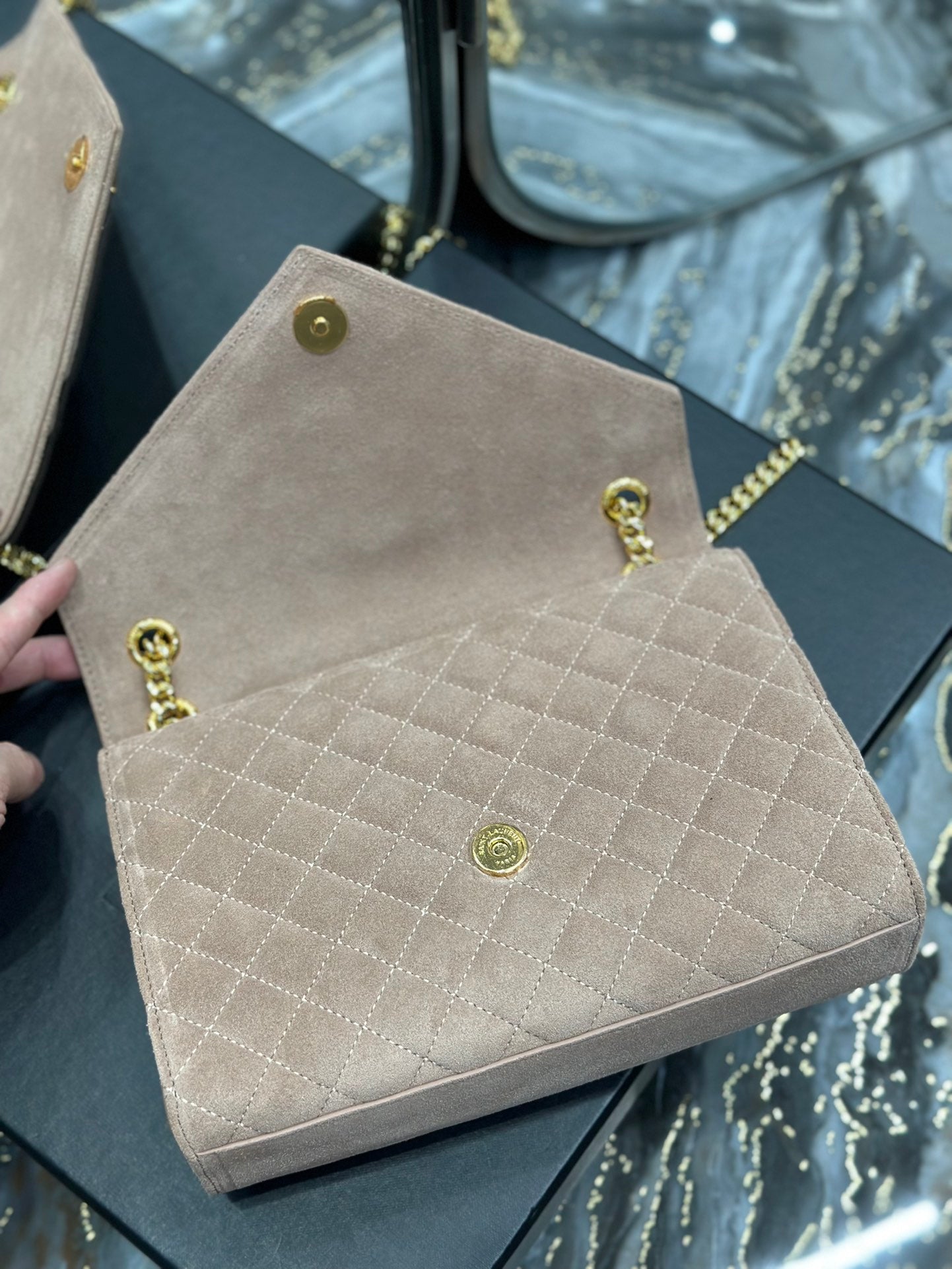 Saint Laurent Medium Envelope Bag in Quilted Grain de Poudre Embossed Leather - Beige