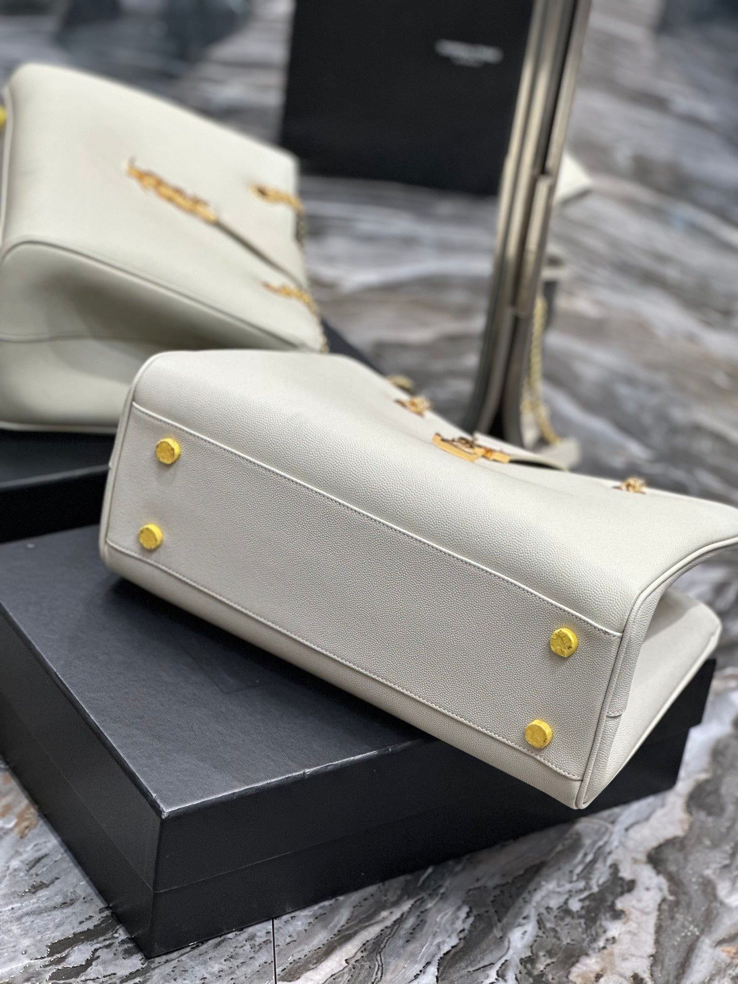 Luxury Off-White Leather Shoulder Bag with Gold Chain and Tassel