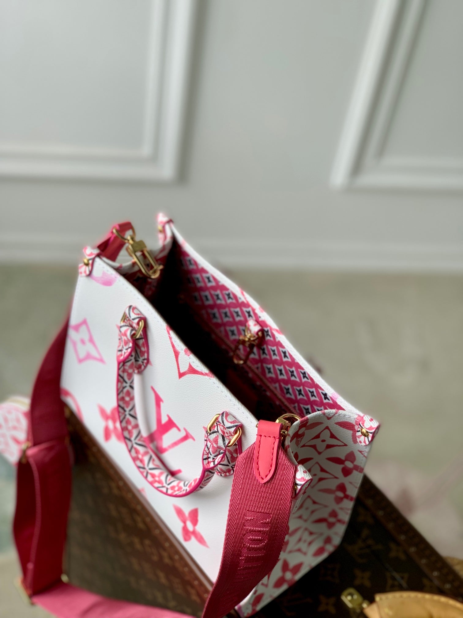 Louis Vuitton By The Pool OnTheGo PM Monogram Giant Canvas Pink &amp; White Bag