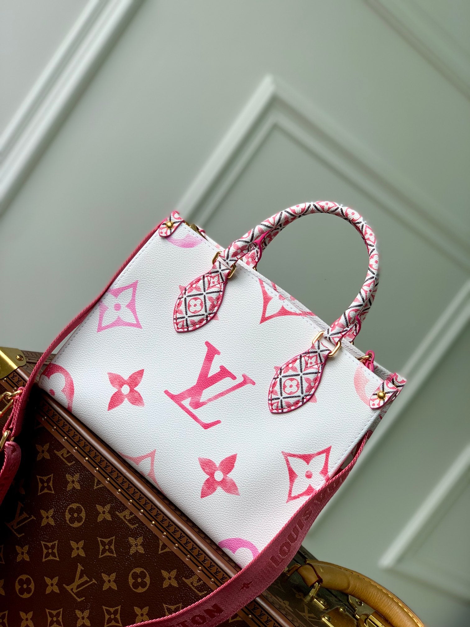 Louis Vuitton By The Pool OnTheGo PM Monogram Giant Canvas Pink &amp; White Bag