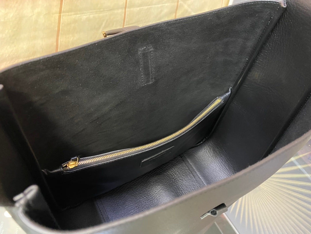 Saint Laurent Le 5 à 7 Small Leather Hobo Bag in Black