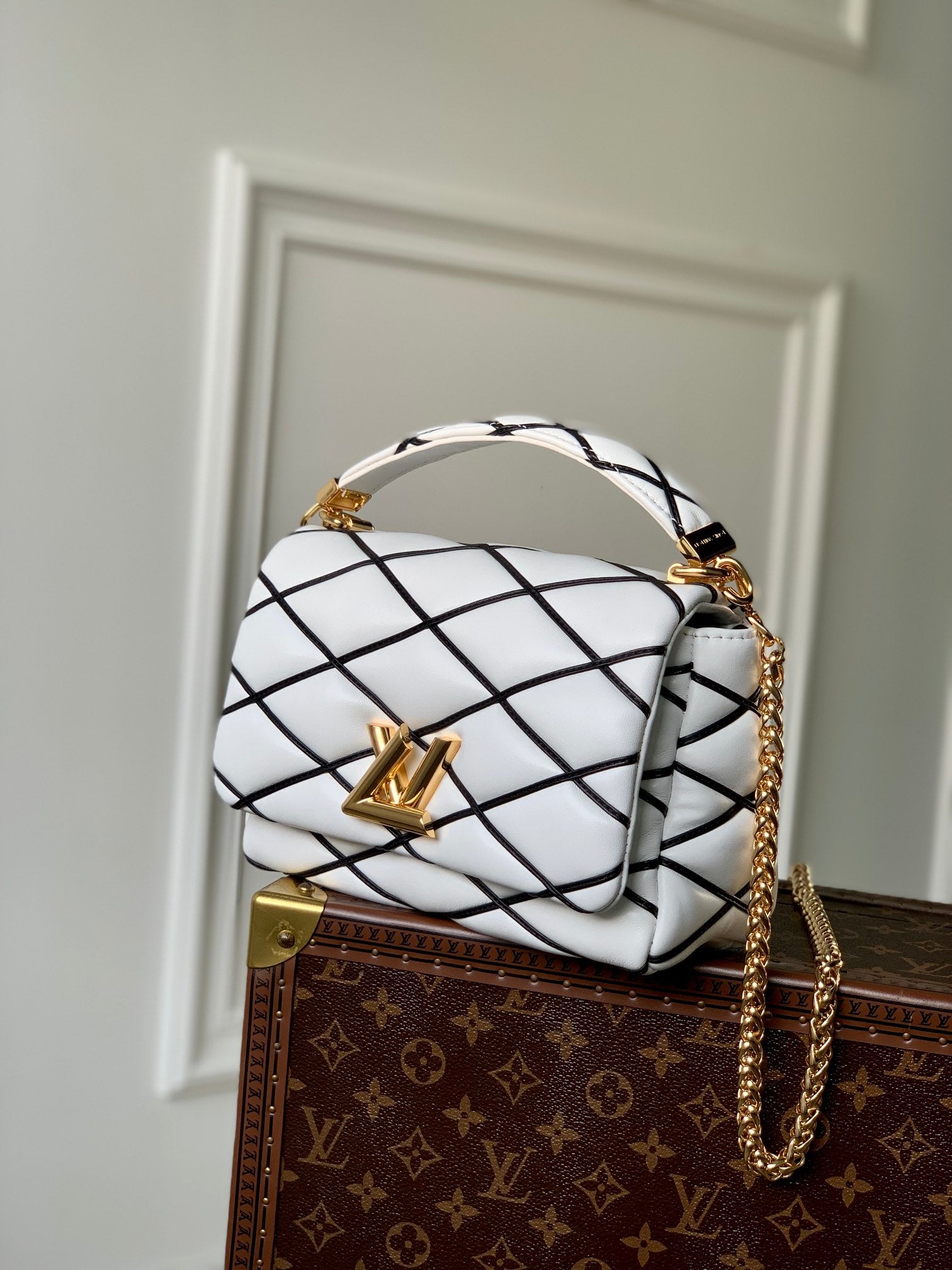Louis Vuitton GO-14 MM Malletage Quilted Leather Handbag - White and Black