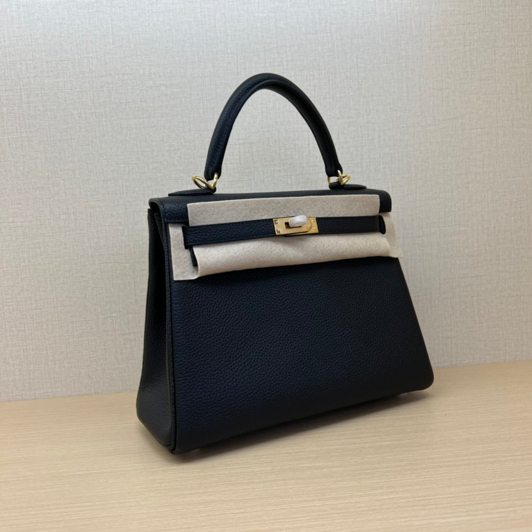 Elegant Two-Tone Leather Top Handle Bag - Navy &amp; Cream Bicolor Handbag with Gold Hardware
