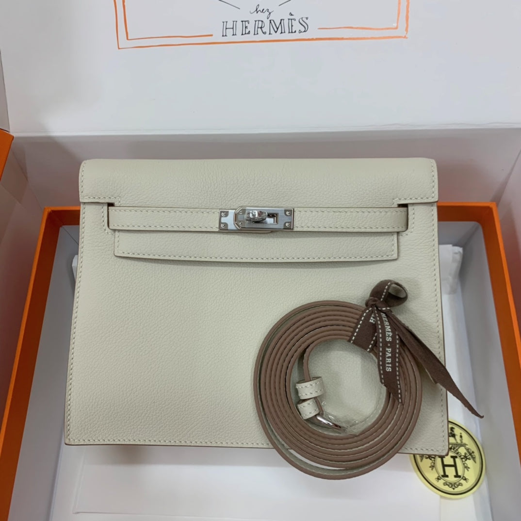 Hermès Kelly To Go Wallet Epsom Leather Cream with Palladium Hardware