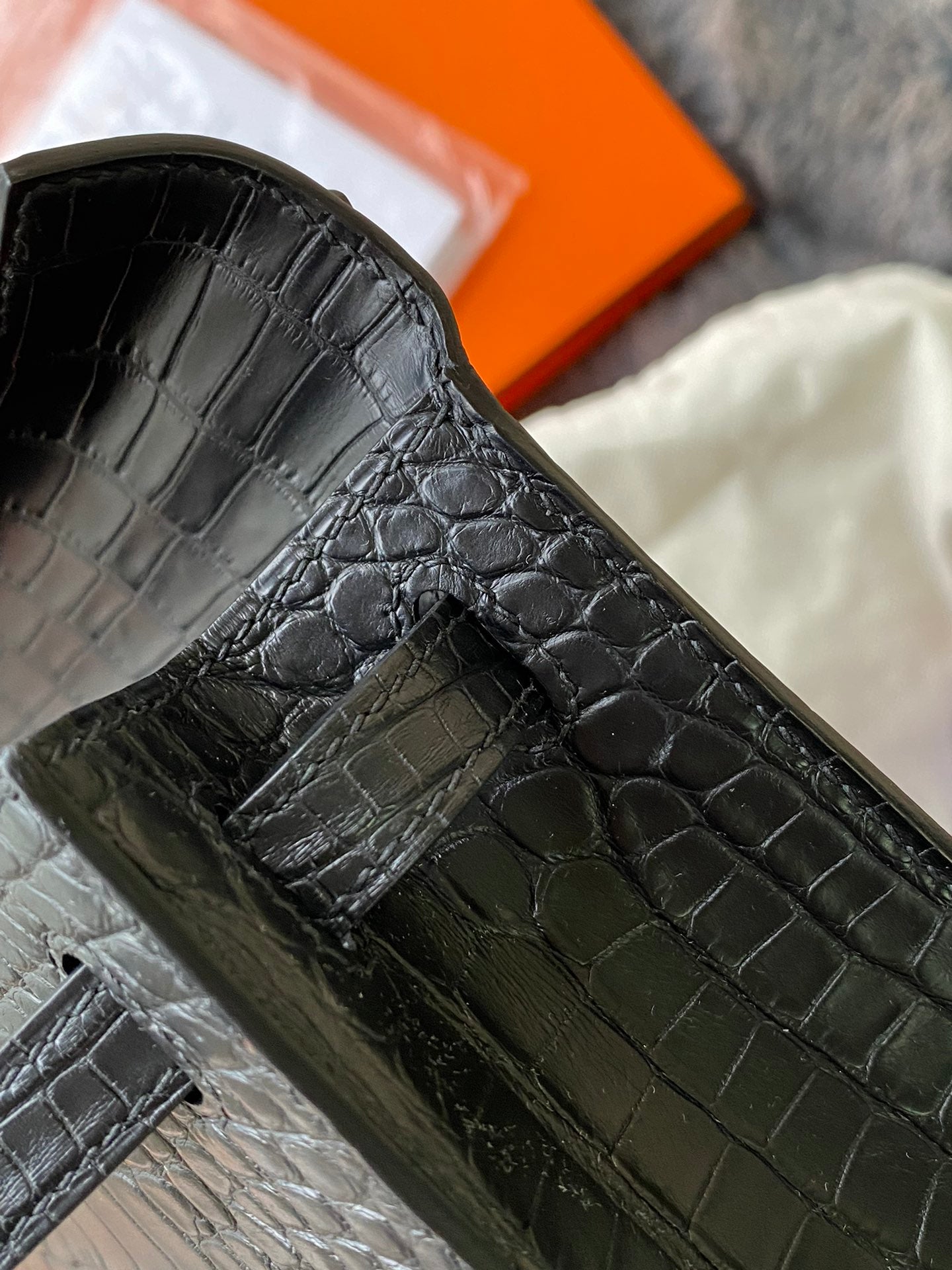 Luxury Black Crocodile Matte Leather Handbag with Silver Turn-Lock Hardware