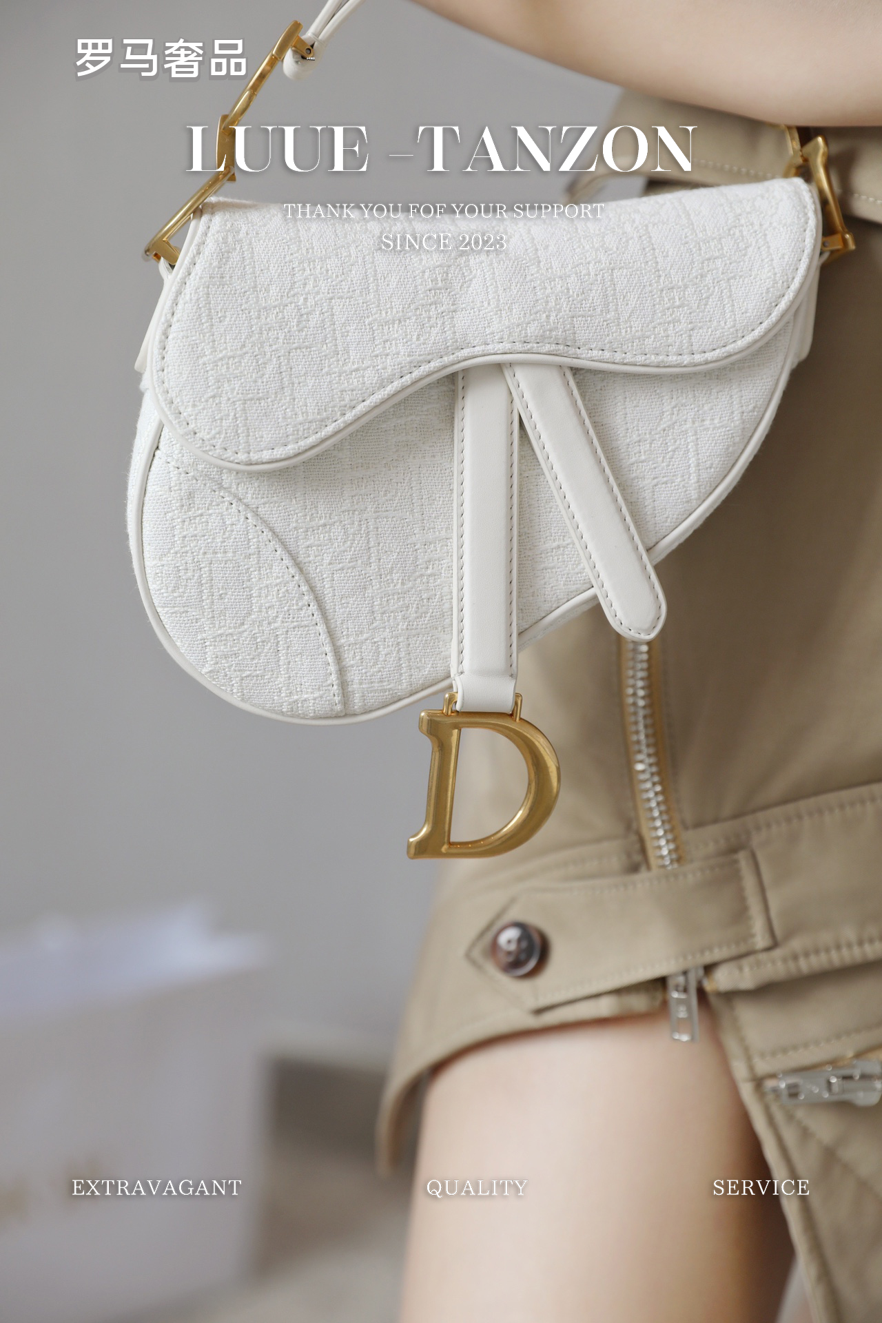 Elegant White Saddle Shoulder Bag with Gold-Tone 'D' Charm - Luxe Designer Style Handbag