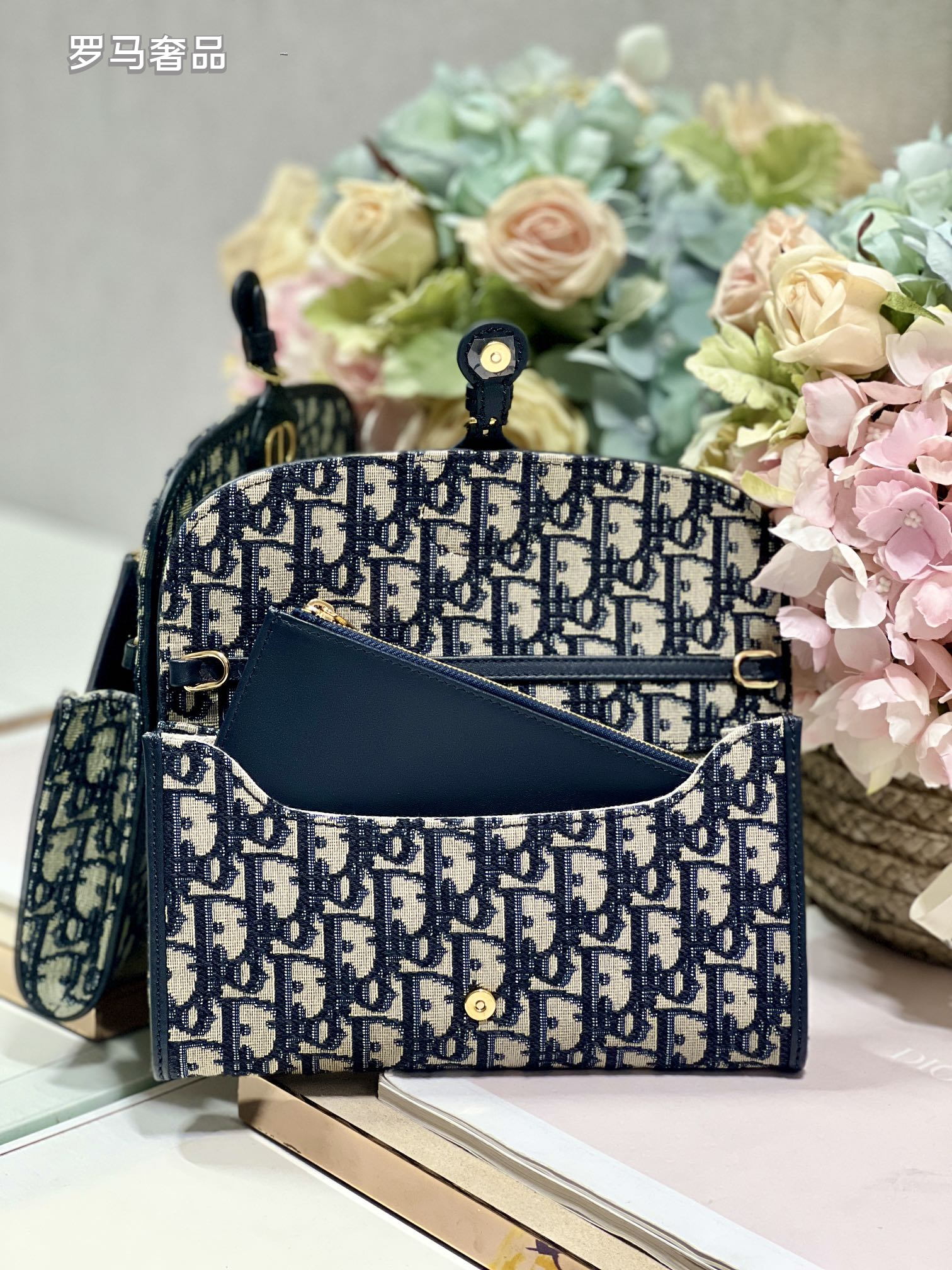 Christian Dior 30 Montaigne 2-in-1 Pouch Blue Dior Oblique Jacquard