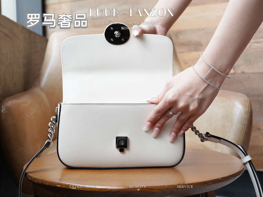 Gucci Small GG Leather Shoulder Bag - White